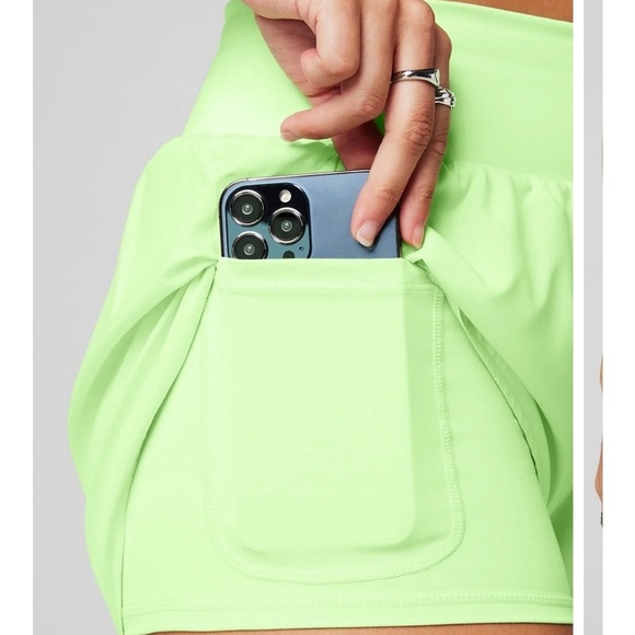 FABLETICS SUN CHASER 3” SHORTS SIZE XL NWT LIME GREEN - Picture 3 of 8